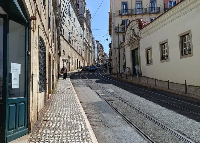 Dobairro At Merces * ליסבון