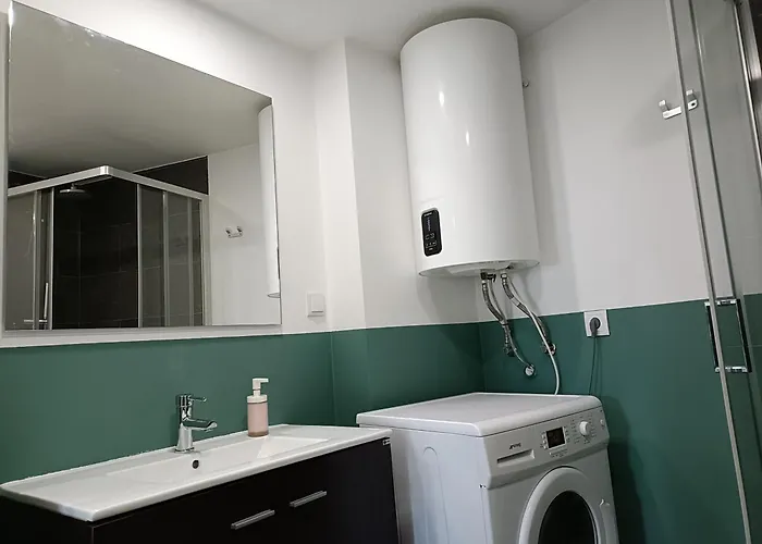 Dobairro At Merces * ליסבון