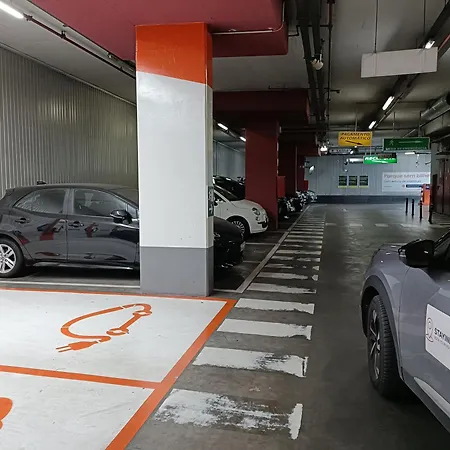 Chiado Local Artist W Parking & Ev Daire *