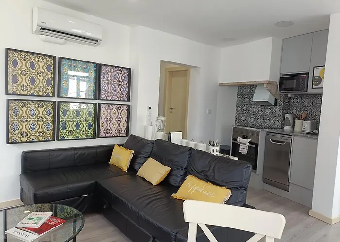 Chiado Local Artist W Parking & Ev Апартаменты *